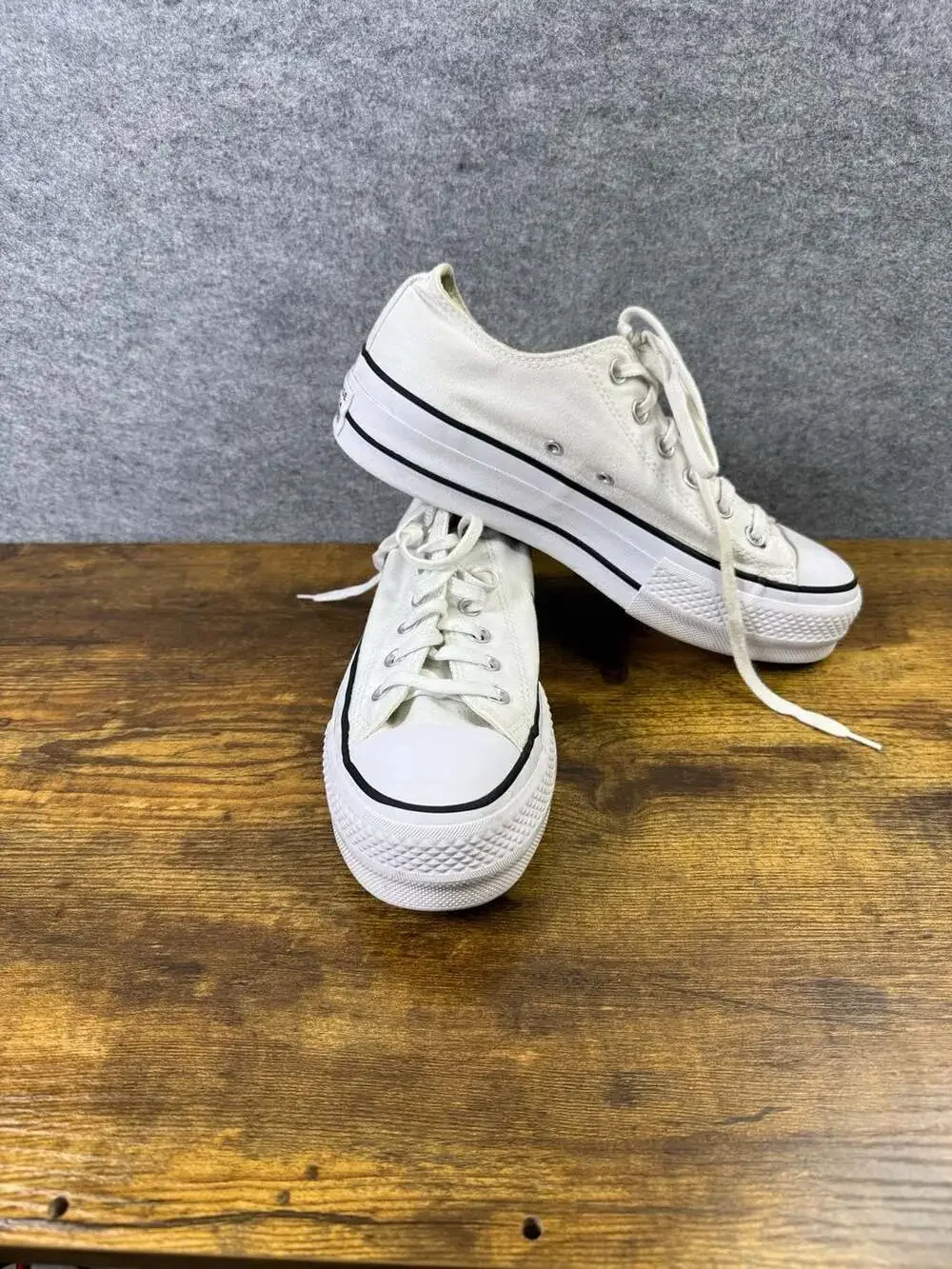 Converse Chuck Taylor All Star Lift Ox Size 8.5 White Platform Sneakers